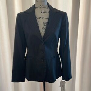 Women’s Suit, NWT-2 piece-jacket and pants. Size 10